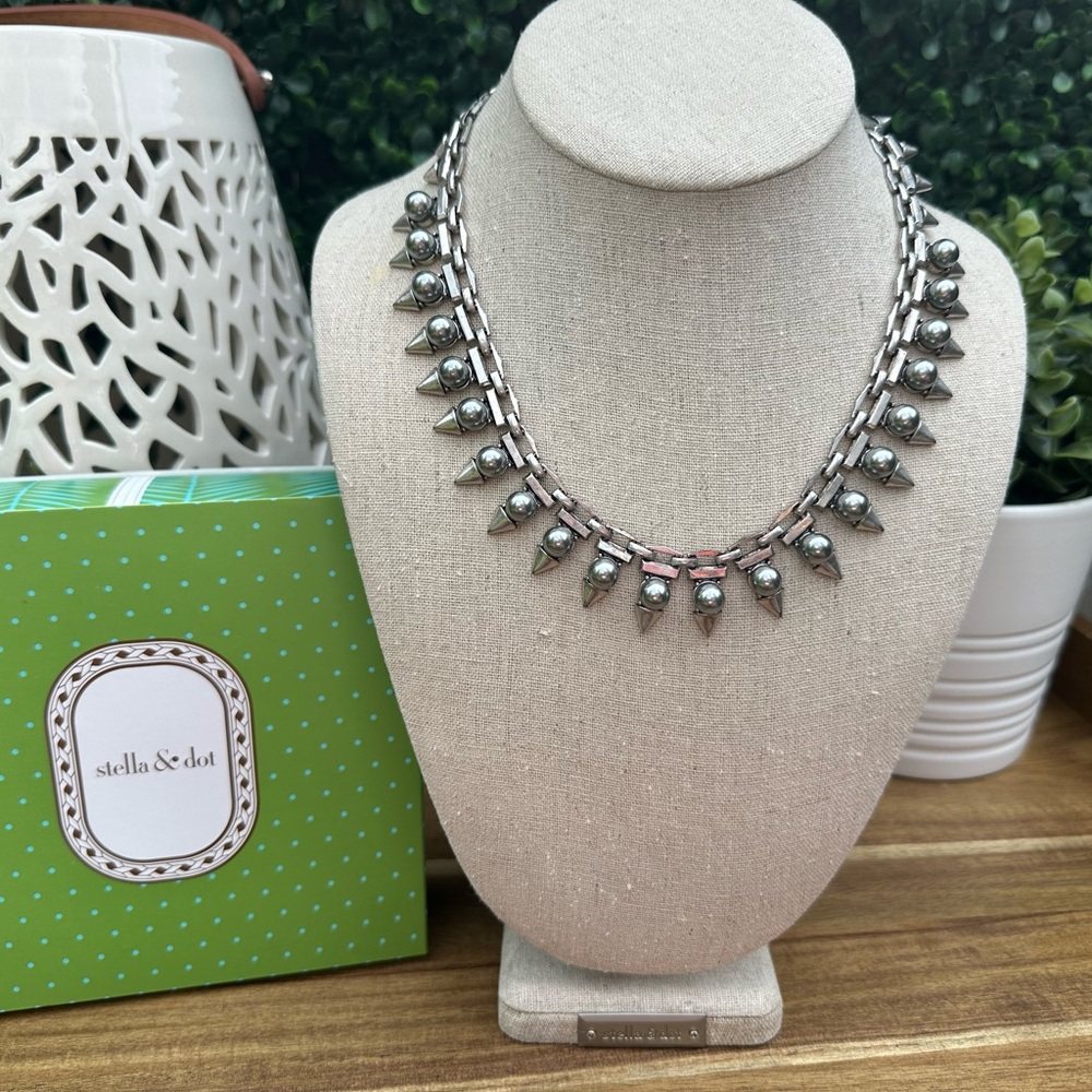 Stella & Dot Lynx Grey Pearl Necklace